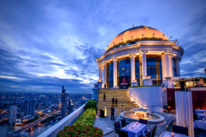 Lebua at State Tower, hotel de luxe coucher de soleil et vue panoramique rooftop bar HD