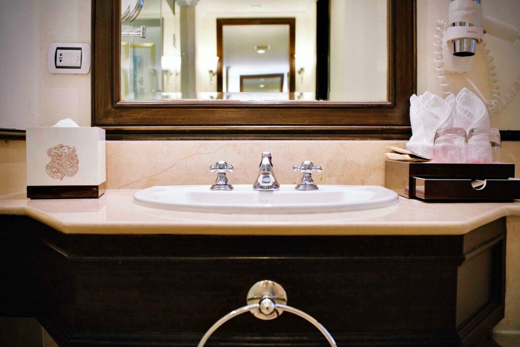 salle de bain marbre luxueuse Sofitel Krabi